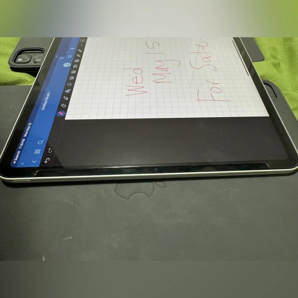 iPad Pro 12.9 (4th Generation) Bundle